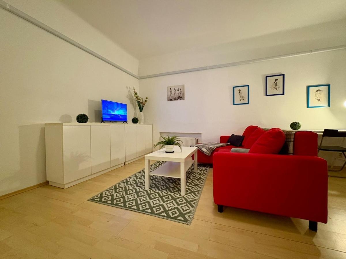Urban Marvel Retro Apartment *